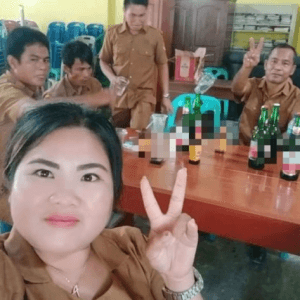 Selepas Cairkan Dana Desa, Kades Beserta Staf Pesta Miras dan Goyang Tik Tok 