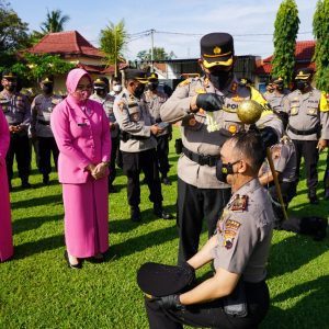 Kapolres Batang Pimpin Upacara Kenaikan Pangkat dan Wisuda Purna Bakti Periode II Tahun 2021