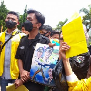 Bupati Solok Dapat Kartu Kuning Dari Aliansi Mahasiswa Solok Seluruh Indonesia