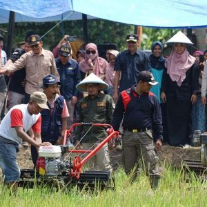 Dukung Pelaksanaan Progul Tanah Datar, Nagari Sumpur Launching Bajak Gratis