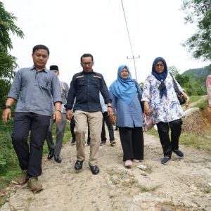 Tanpa Libur, Bupati Eka Putra Berdialog Dengan Masyarakat Jorong Mawar