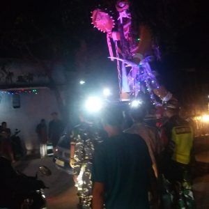 Masyarakat 4 Dukuh Desa Karangsono Merayakan Idul Fitri 1 Syawal 1443 H Takbir Keliling Bersama Keluarga