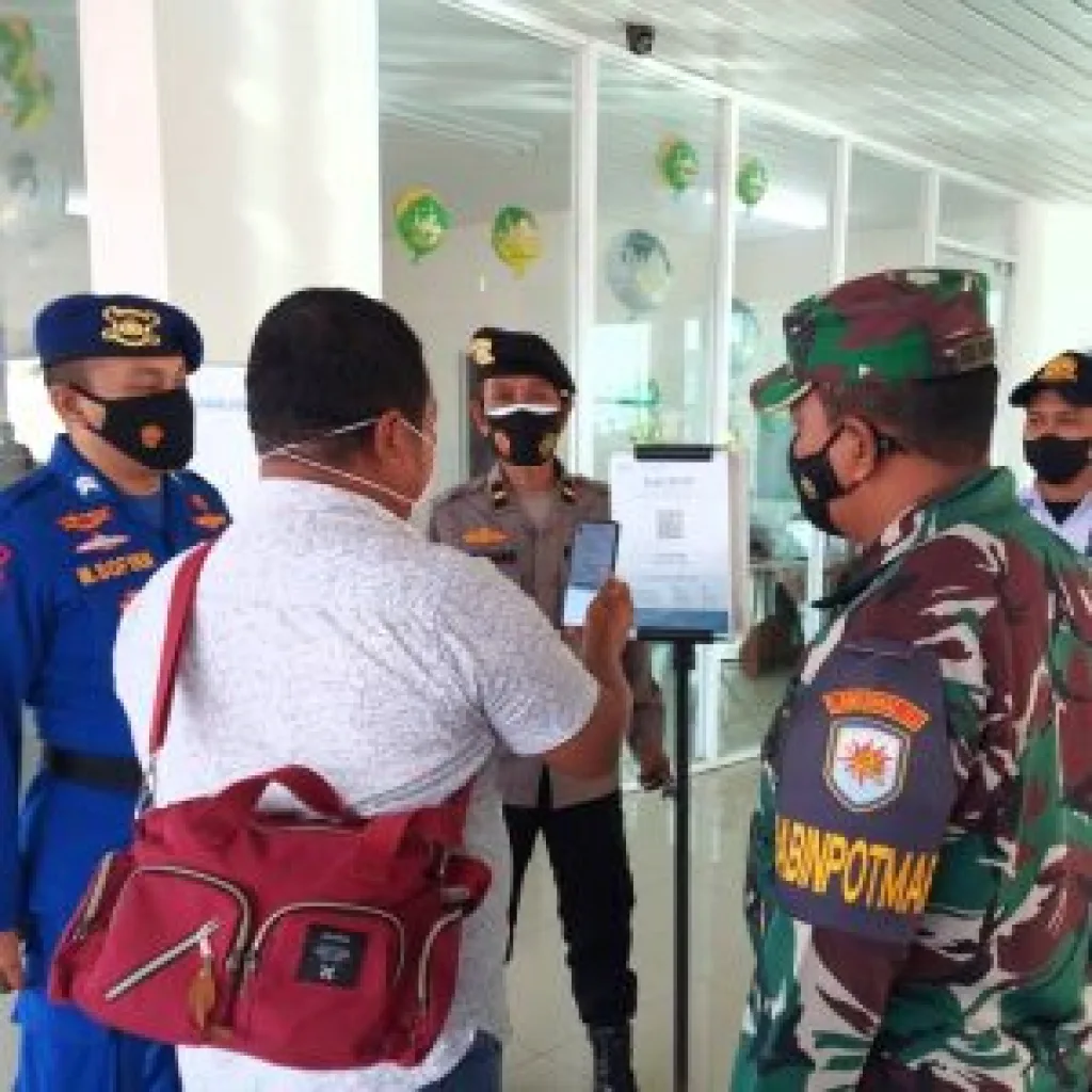 Setelah Jalani Scan PeduliLindungi di Pelabuhan Kaliadem, Wisatawan Berangkat ke Pulau Seribu