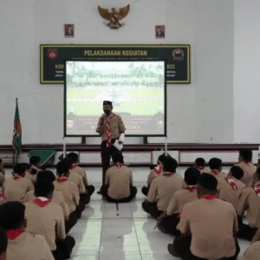 Korem 071/Wijayakusuma Berikan Latihan Bela Negara dan Kepramukaan SMK 75-1 Purwokerto