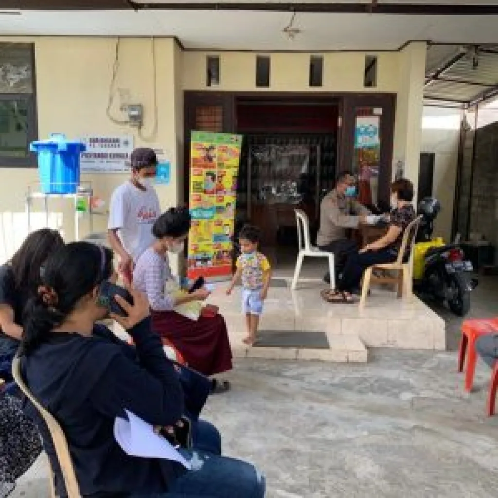 Gerai Vaksinasi HUT Bhayangkara ke-76, Sidokkes Polres Tabanan Layanani Masyarakat dengan Humanis