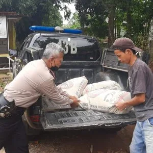 Sambut HUT Bhayangkara Ke-76, Polsek Jonggol Polres Bogor Gelar Baksos
