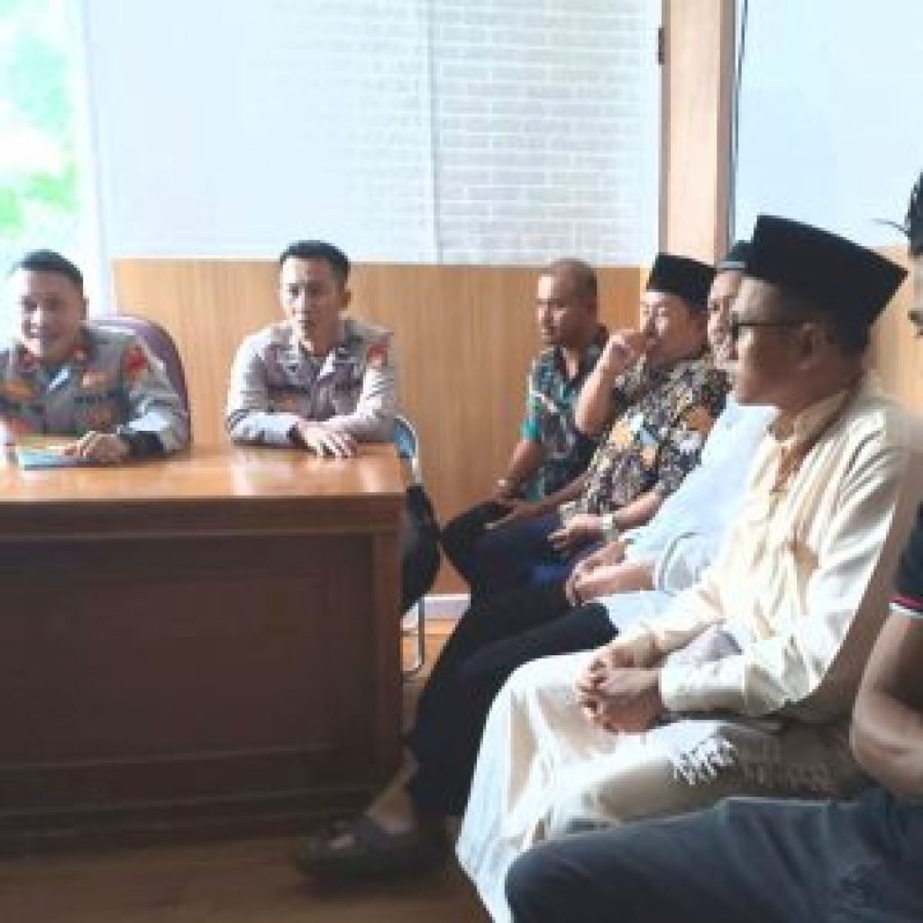Kapolsek Kepulauan Seribu Utara Gelar Pertemuan dengan Para Tokoh di Pulau Kelapa Bahas Kamtibmas Kondusif