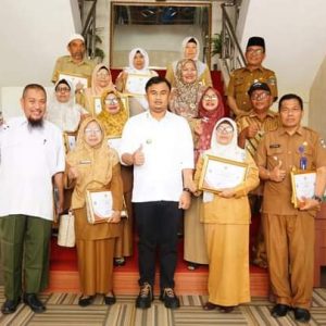 Silaturahmi dengan PNS penerima SK Pensiun, Diberi Kesempatan Duduk di Kursi Kerja