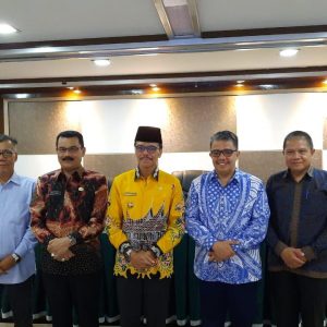 BERI KULIAH UMUM DI UNAND, BUPATI SAFARUDDIN: “GENERASI MUDA HENDAKNYA CINTAI KEARIFAN LOKAL”