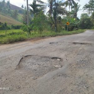 Jalan Provinsi Tanah Datar – Payakumbuh Penuh Lobang