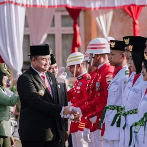 Sutan Riska Kukuhkan Paskibraka Kabupaten Dharmasraya Tahun 2022