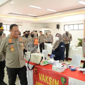 Kapolda Jabar Tinjau Pelaksanaan Kegiatan Vaksinasi Booster di Polres Bogor