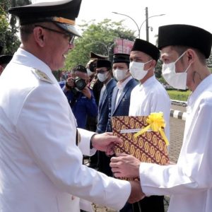 Peringatan HUT RI Ke 77 Dua Napi LP Cibinong Terima Remisi  Kemerdekaan di Bebaskan dari Kantor Bupati Bogor