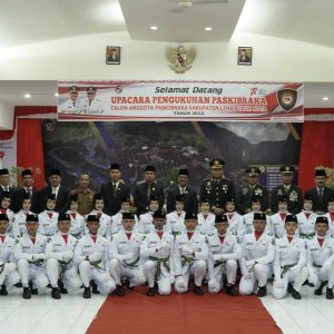 BERLANGSUNG KHIDMAT, BUPATI KUKUHKAN PASKIBRAKA LIMA PULUH KOTA