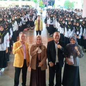 Ketua DPRD Dharmasraya, Pariyanto SH, memberikan orasi ilmiah dihadapan 700 Mahasiswa Baru Universitas Negeri Padang (UNP).