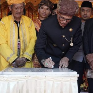 TANJUANG BUNGO BAROLEK GODANG, BUPATI RESMIKAN BALAI ADAT DAN LEWAKAN GALA PANGULU