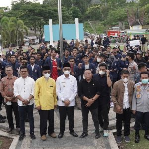 BUPATI SAFARUDDIN PUJI AKSI DAMAI TOLAK KENAIKAN HARGA BBM MAHASISWA POLITANI