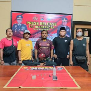 Asyik Nyabu, Seorang Warga Kota Bima Ditangkap Tim Cobra Alpha