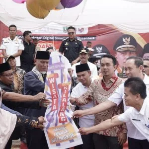 DIRESMIKAN GUBERNUR MAHYELDI, LUBUAK BATINGKOK YANG PERTAMA DI SUMATERA GUNAKAN APLIKASI SIMPELDESA