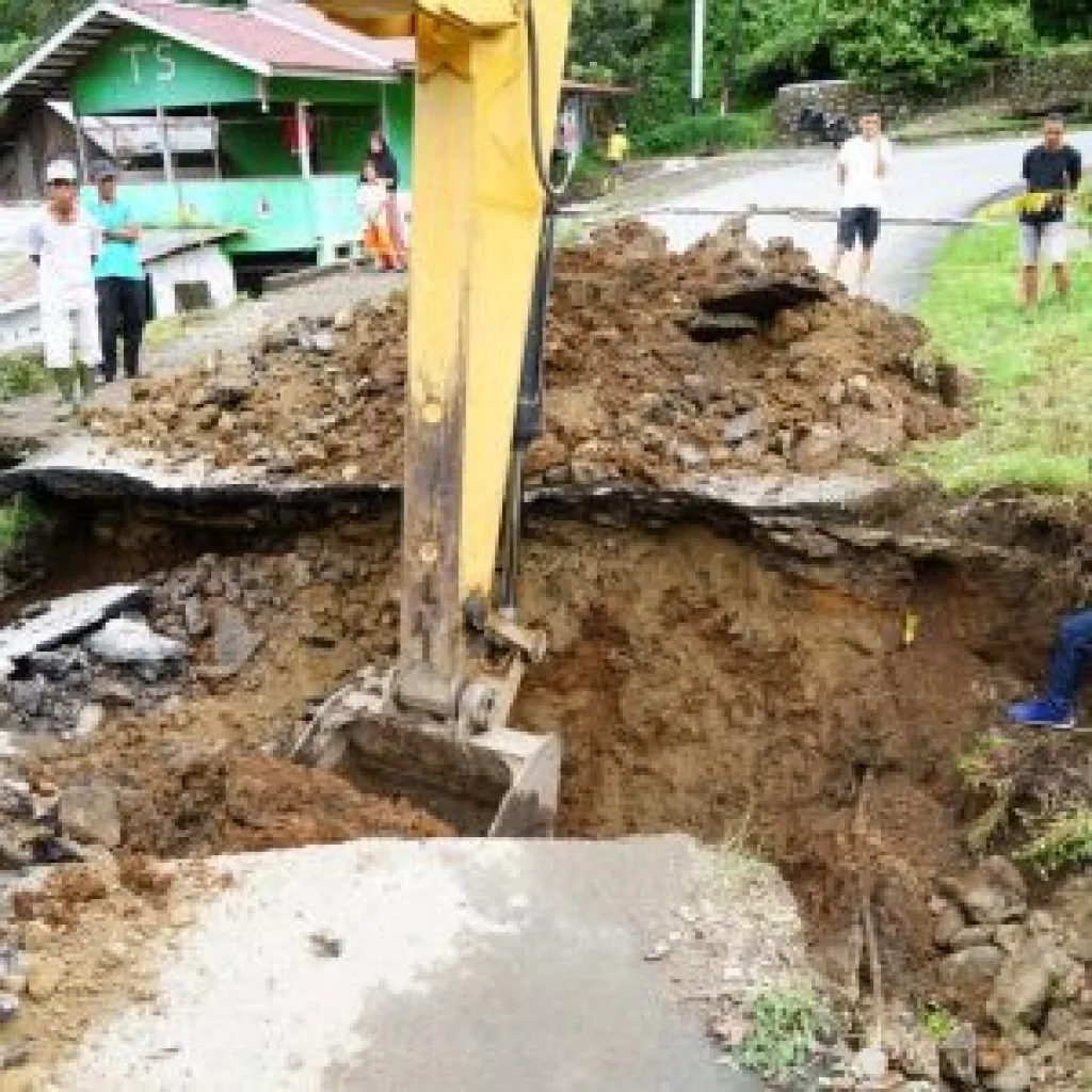 80771833-AF8C-483E-A500-E92D8672C615-300x300