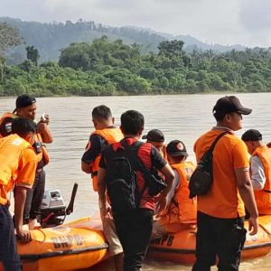 Warga Koto tuo Nagari Siguntur M EMKEL Hanyut terseret Arus Sungai Batang Hari