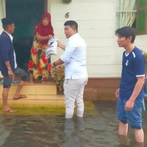 DPD Perindo Langkat Beri Bantuan Beras kepada Korban Banjir di Kecamatan Tanjung Pura dan Besitang