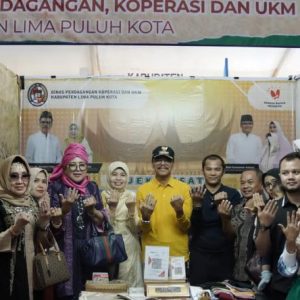 LIMAPULUH KOTA BOYONG 15 UMKM DAN 20 UP3HP KE “ UMKM SUMBAR MALAGAK 2022”, BUPATI SAFARUDDIN BERI PUJIAN
