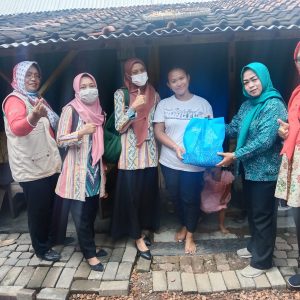 Pendistribusian Bantuan Stunting Asupan Makan Anak Balita di Kelurahan Penggaron Kidul Semarang