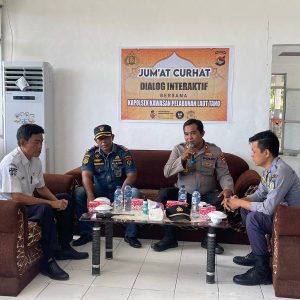 Menjaga Kodusifitas Pelabuhan Poto Tano Tetap Tarjaga, Kapolsek Adakan Dialog Interktif dalam Jum’at Curhat