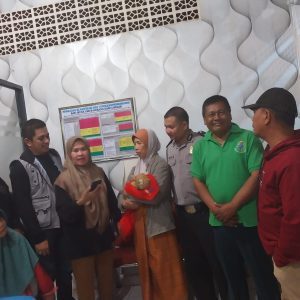 Jemaah Musholla Baitul Arifin Dikejutkan Dengan Penemuan Bayi Dalam Kantong Kresek