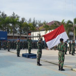 TNI AL, Danlanal Dumai Pimpin Upacara Penaikan Bendera Merah Putih dan Dilanjutkan Jam Komandan