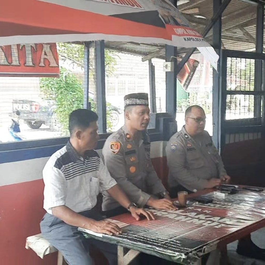 Gelar Jumat Curhat di Warkop Polsek Medan Timur Tingkatkan Patroli di Jalan Mados