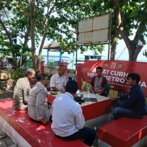 Jumat Curhat, Pak Bhabin Pulau Harapan Imbau Warga Tak Melaut Saat Cuaca Buruk