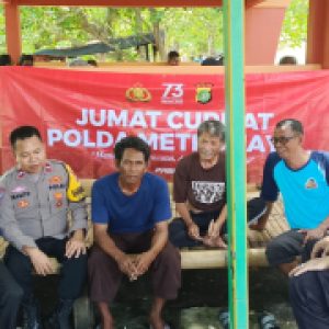Jumat Curhat, Bhabin Pulau Untung Jawa Kumpul Santai Bersama Warga RW 02
