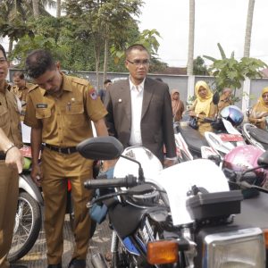 Sukses Rawat Kendaraan Dinas Berusia Tua, ASN Diganjar Hadiah Oleh Wali Kota Rida Ananda