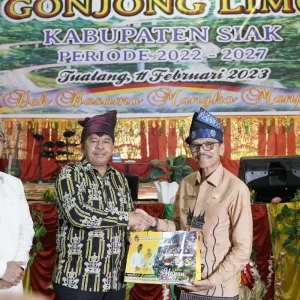 Gonjong Limo Siak Dilantik, Tiga Kepala Daerah Dorong Kekompakan Perantau Berkontribusi Membangun Kampung dan Rantau