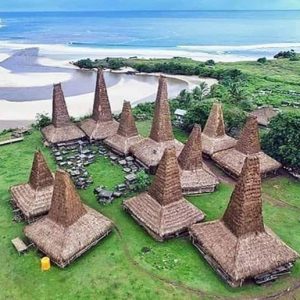 Aki Saepudin Seorang Founder Yayasan Paniisan Cempaka Warna Bersama Suryade Umbu D Danguruba Akan Mengembahkan dan Membangun Agro Wisata Jenis Rumah Adat di Sumba ( NTT ) Dengan Tujuan Melestarikan Budaya Tradisional Hingga ke Manca Negara