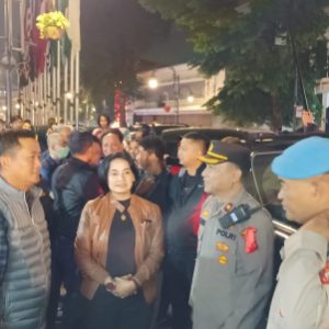 Komandan Lanal Bandung Bersama Unsur Forkopimda Kota Bandung Monitoring Kewilayahan Malam Perayaan Idul Fitri Tahun 1444 H/2023 M