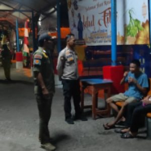 Anggota Patroli Pulau Panggang Himbau Remaja Jangan Nakal