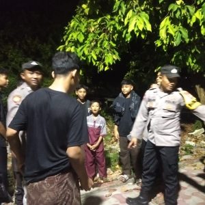 Patroli Malam Pulau Tidung Berikan Himbauan Kamtibmas Ke Wisatawan