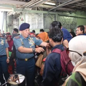 Tiba di Jakarta dengan Selamat, KRI Banjarmasin -592 Sukses Dukung Program “Mudik Asyik Gratis Naik Kapal Perang “