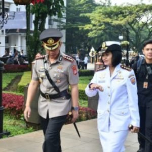 Komandan Lanal Bandung Hadiri Upacara Peringatan Hari Otonomi Daerah Ke-XXVII Tingkat Kota Bandung Tahun 2023