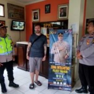 Polisi Tabanan Dan Tenaga Medis Dapat Apresiasi Dari Wisatawan Jerman Telah Memberikan Pertolongan