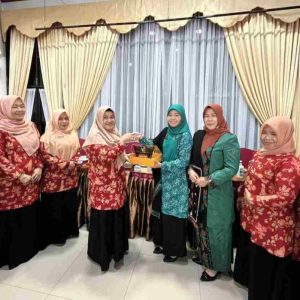 Sambut Kunjungan DWP Kabupaten Bener Meriah, Nevi Safaruddin Kenalkan Kerajinan Lima Puluh Kota