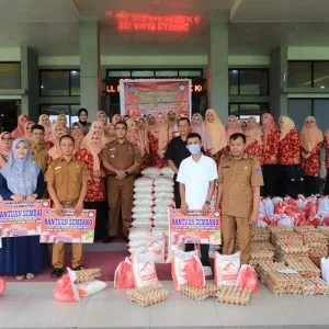 Di Bulan Nan Suci DWP Payakumbuh Serahkan Bantuan Sembako