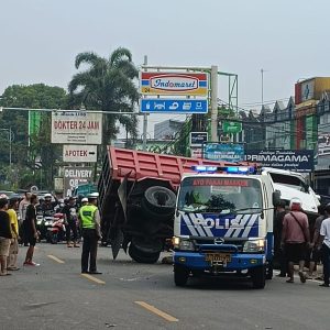 Polsek Cijeruk Polres Bogor Lakukan Penanganan Laka Lantas Yang Libatkan Dua Kendraan