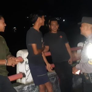 Polsek Tamansari Polres Bogor Lakukan Pengecekan Aliran Sungai Ciapus Yang Alami Banjir Bandang