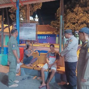 Antisipasi Hoax Patroli Malam Pulau Panggang Sambangi Warga