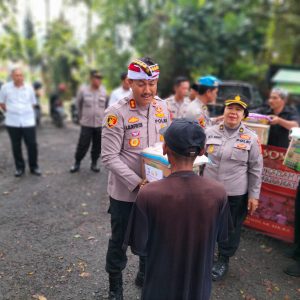 Kapolres Tabanan Laksanakan Bhakti Sosial Polri Presisi dengan Berbagi Sembako