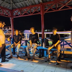 Patroli Malam Pulau Harapan Berikan Himbauan Kamtibmas ke Remaja